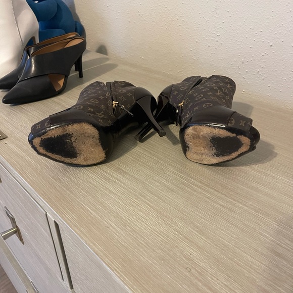 Louis Vuitton Brown Monogram Idylle Canvas & Patent Peep Toe - Picture 2 of 3